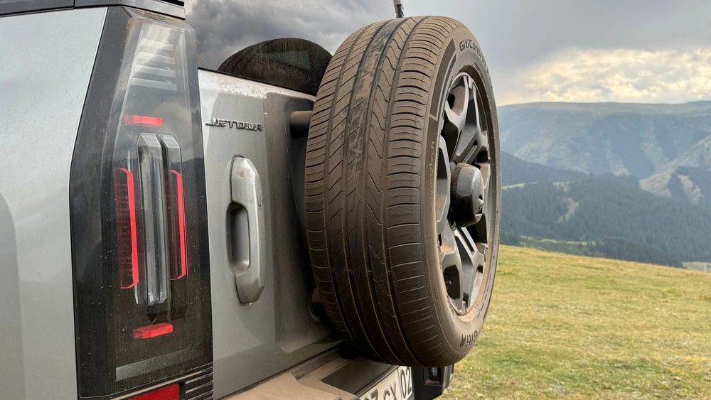 Jetour T2 AWD полноприводный в Казахстане тест сзади запасное колесо