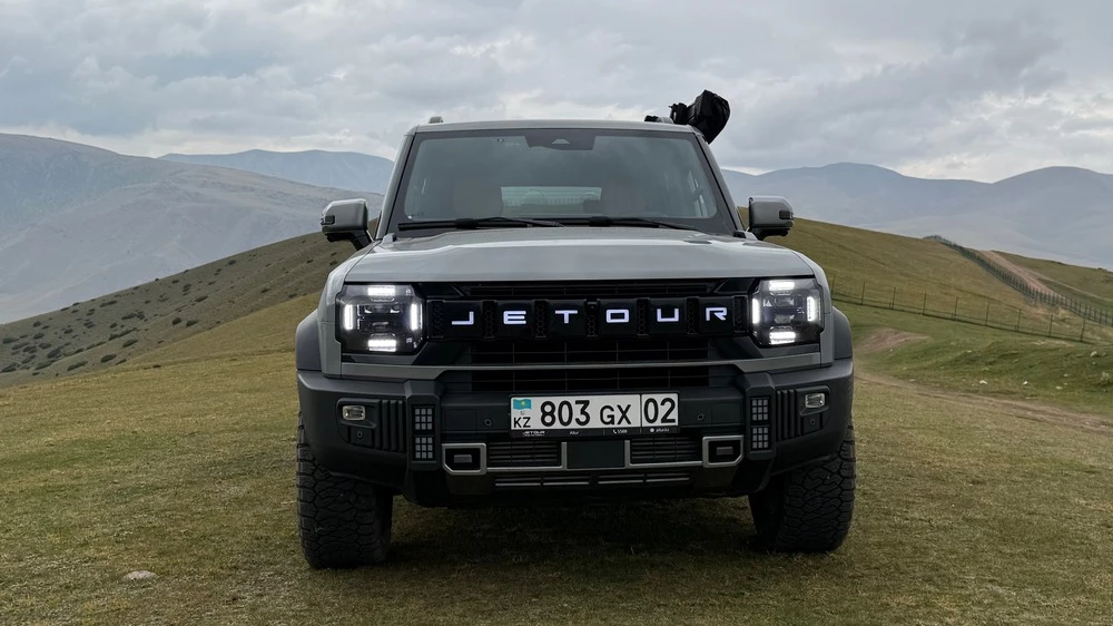 Jetour T2 AWD полноприводный в Казахстане тест спереди в горах бездорожье