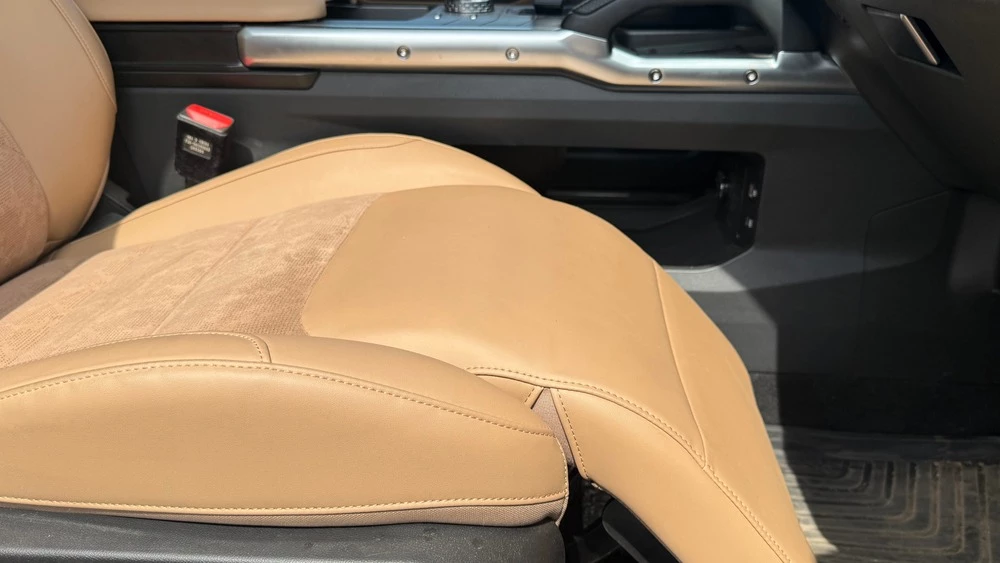 Jetour T2 AWD полноприводный в Казахстане тест салон интерьер сиденья пассажира оттоманка