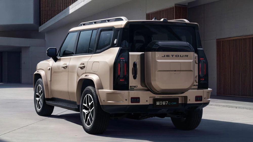 Кроссовер Jetour Traveller 7 показали официально c-dm сбоку сзади