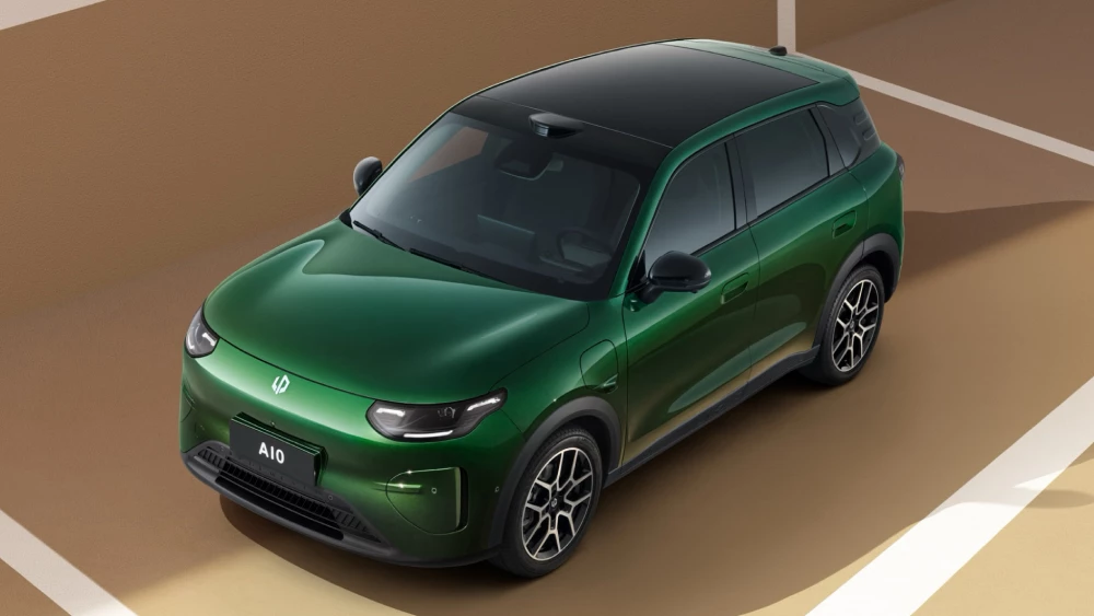 кроссовер leapmotor a10 сбоку спереди зеленый электромобиль