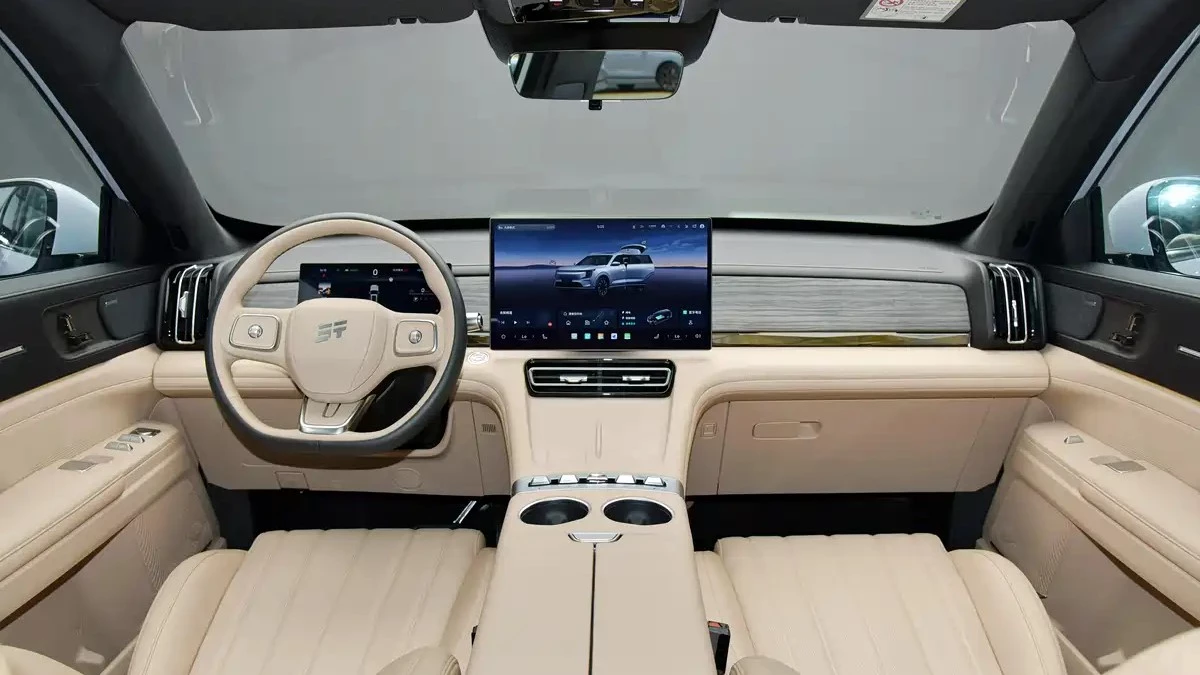 Гибридный кроссовер Jetour Shanhai L7 Plus 2027 модельного года салон интерьер