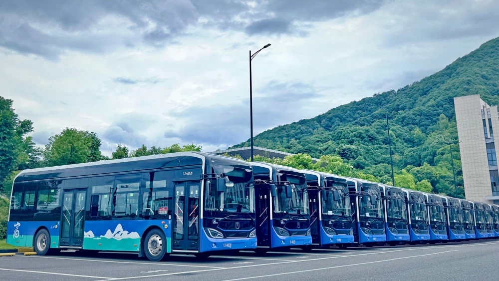 Новые китайские шины позволили сэкономить 3,6 литра бензина на 100 км zc-rubber chaoyang автобус farizon geely