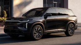 Кроссовер Umo 8 сбоку спереди
