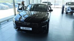 Седан Volga C50 в дилерском центре автосалон самара сбоку спереди