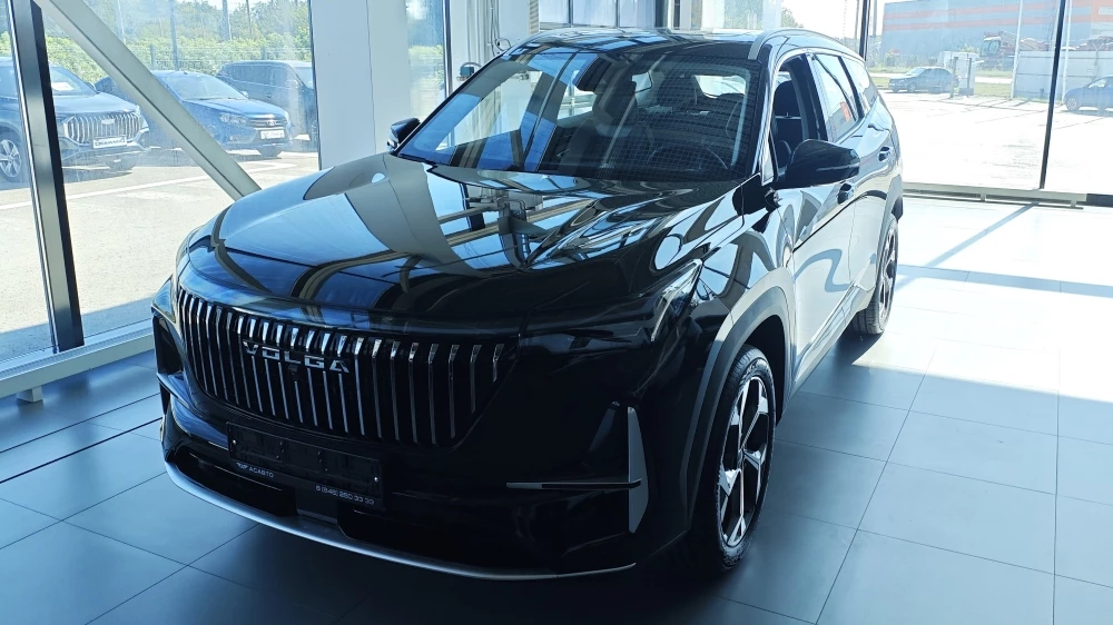 Кроссовер Volga K40 в дилерском центре автосалон самара сбоку спереди