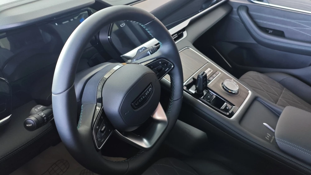 Кроссовер Volga K50 в дилерском центре автосалон самара салон интерьер