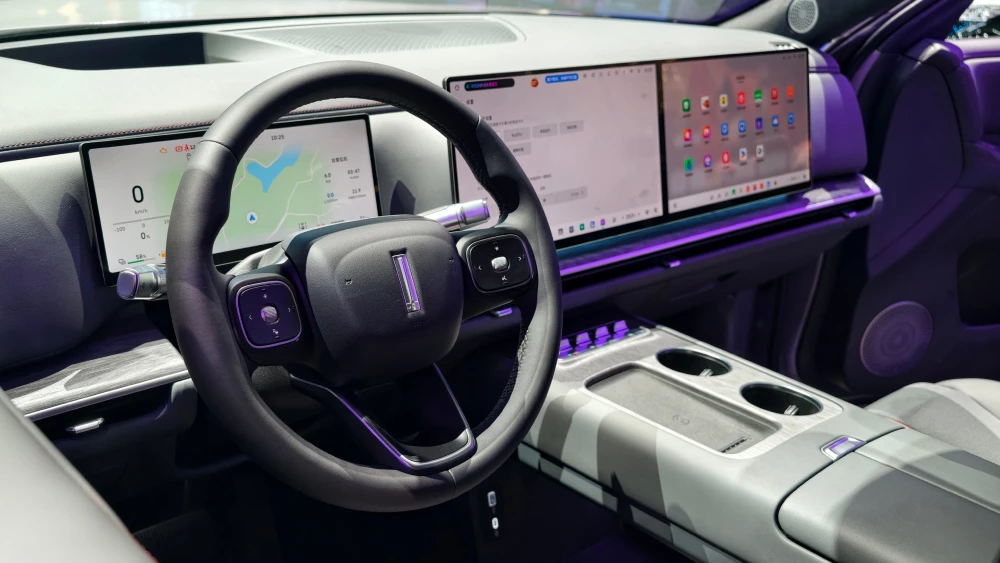 wey v8x кроссовер гибрид салон автосалон в чэнду 2026