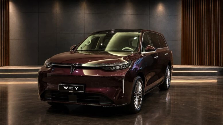 Кроссовер Wey V9X презентация в России сбоку спереди