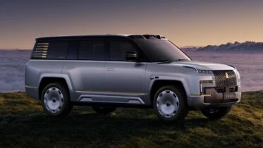 Внедорожник YangWang U8L Snowcrest Edition сбоку