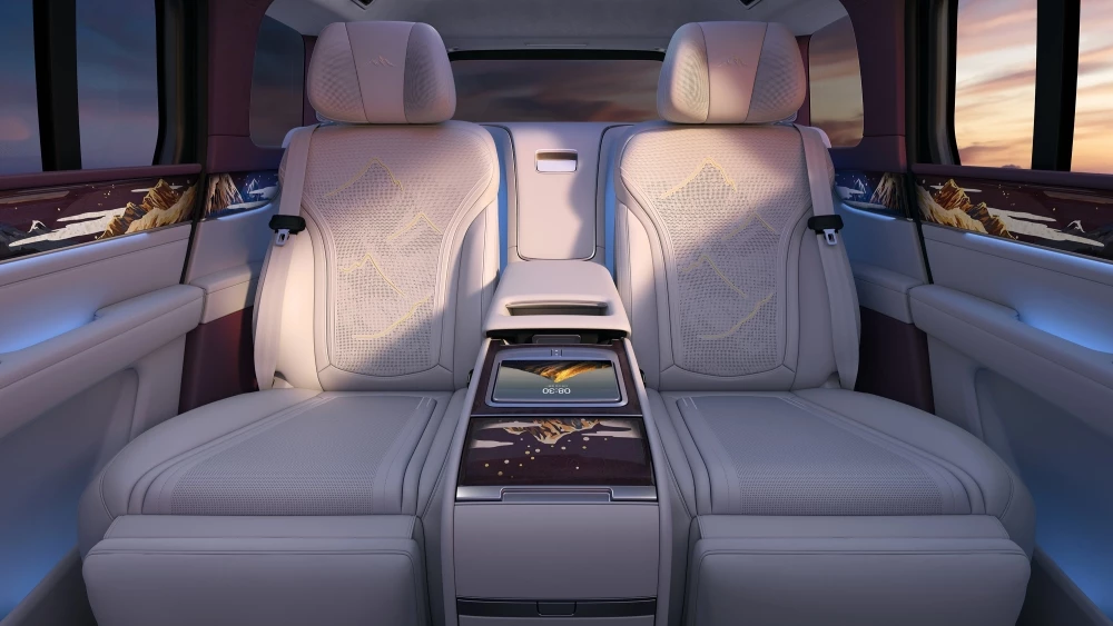 Внедорожник YangWang U8L Snowcrest Edition салон интерьер сиденье второй ряд