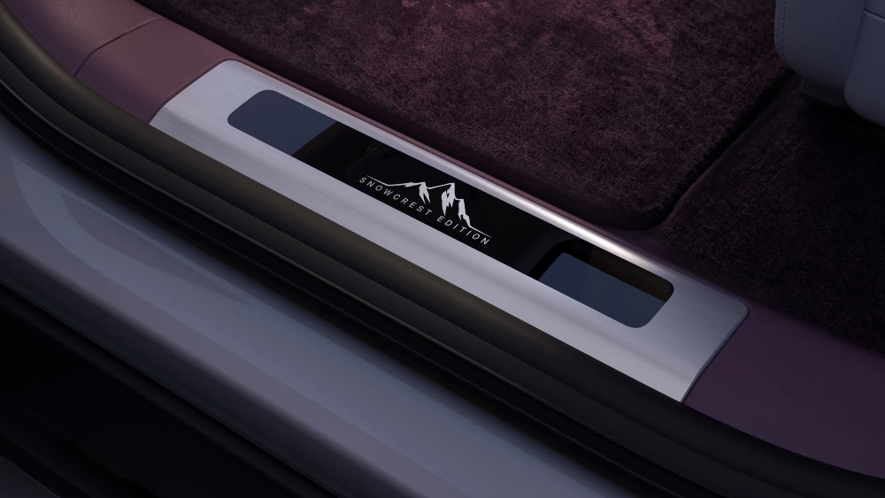 Внедорожник YangWang U8L Snowcrest Edition салон интерьер порожки