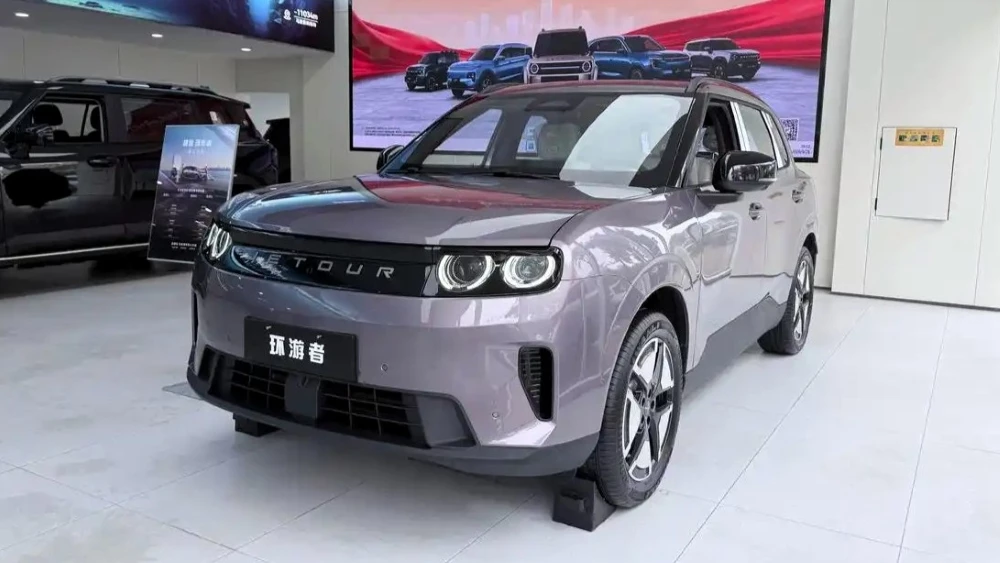 кроссовер jetour tx tourer у дилера в китае спереди сбоку