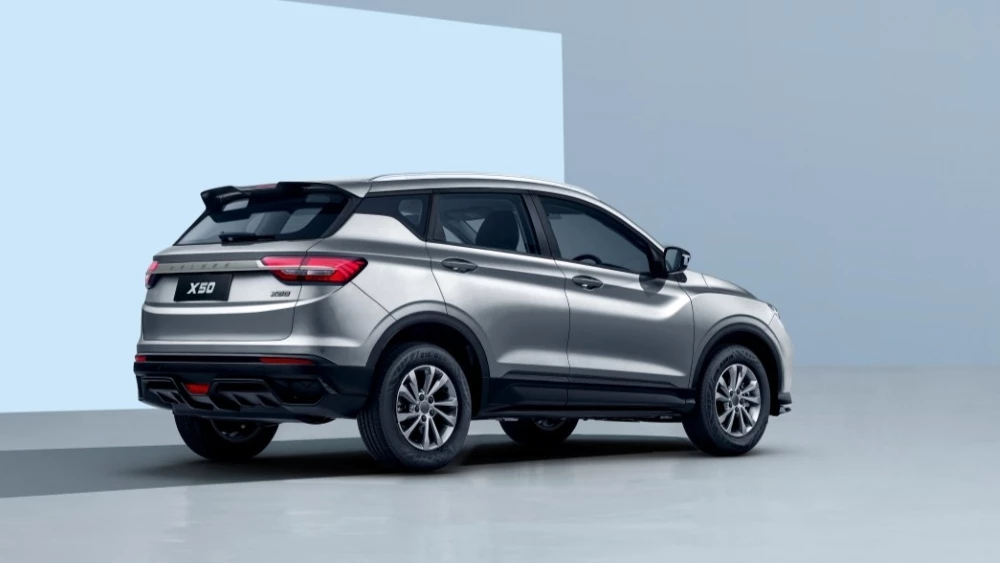 belgee x50 с атмосферным мотором кроссовер сзади сбоку