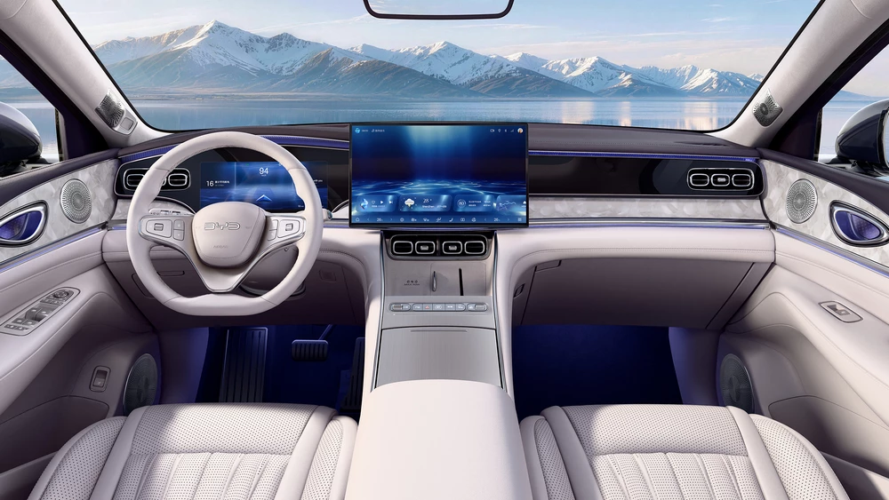 BYD Sealion 08 в Китае интерьер салон
