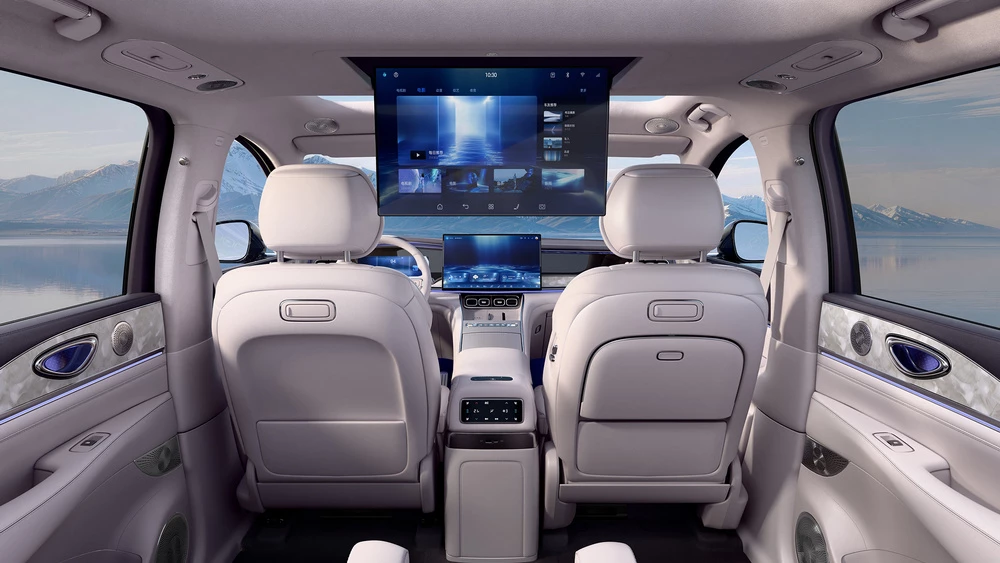 BYD Sealion 08 в Китае интерьер салон второй ряд экран