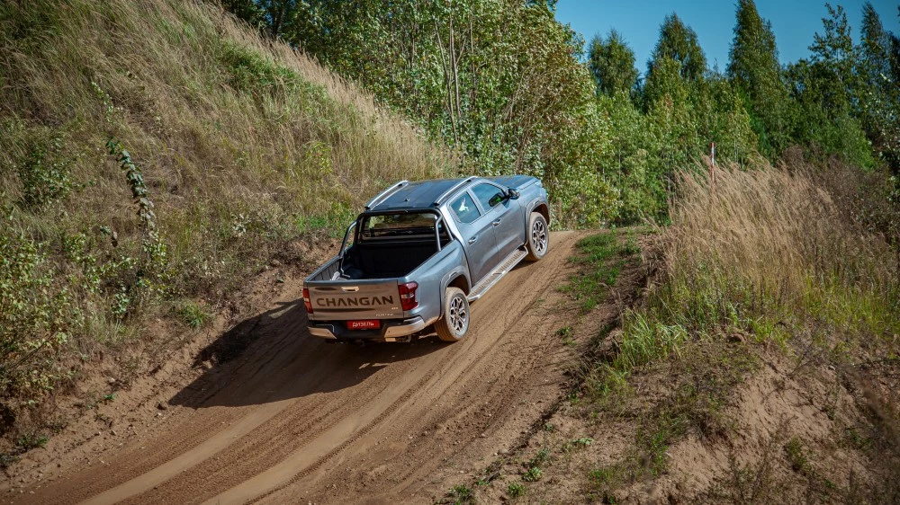 Changan Hunter Plus дизельный серый сзади сбоку тест-драйв