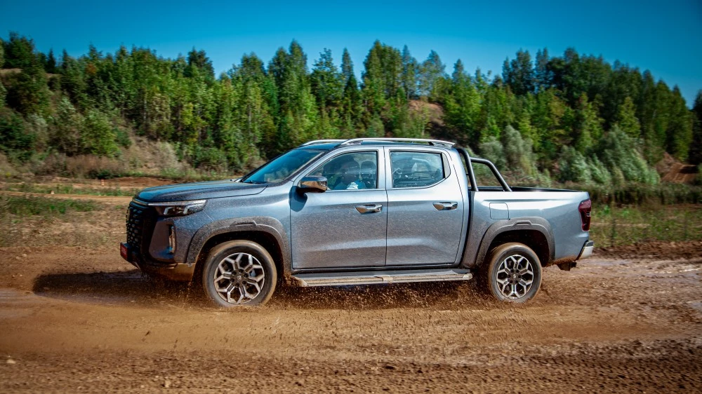 Changan Hunter Plus дизельный серый сбоку тест-драйв