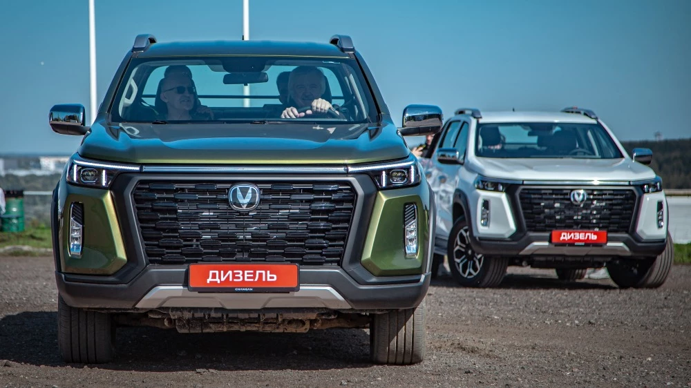 Changan Hunter Plus дизельный оливковый спереди белый спереди сбоку тест-драйв