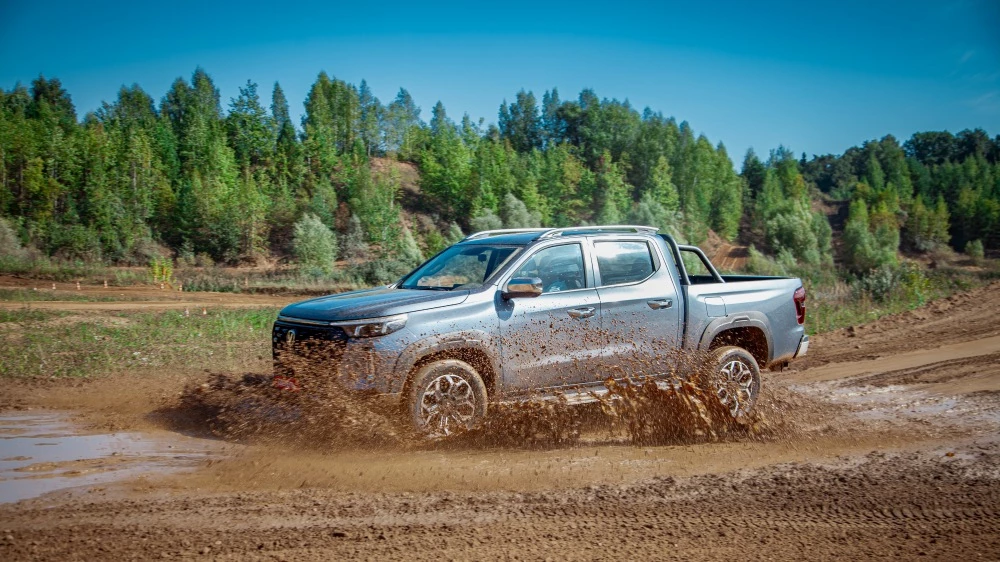 Changan Hunter Plus дизельный серый спереди сбоку тест-драйв
