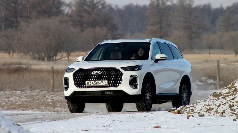 Chery Tiggo 9 белый спереди сбоку