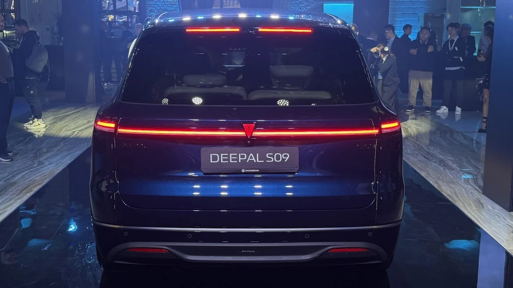 Deepal S09 черный сзади презентация