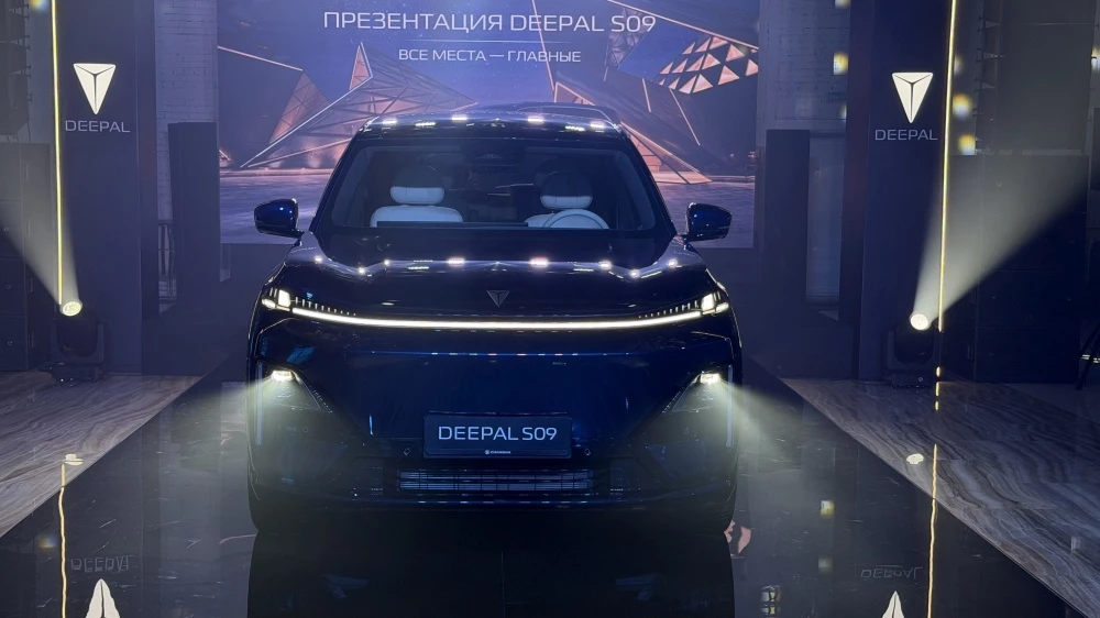 Deepal S09 черный спереди презентация в России