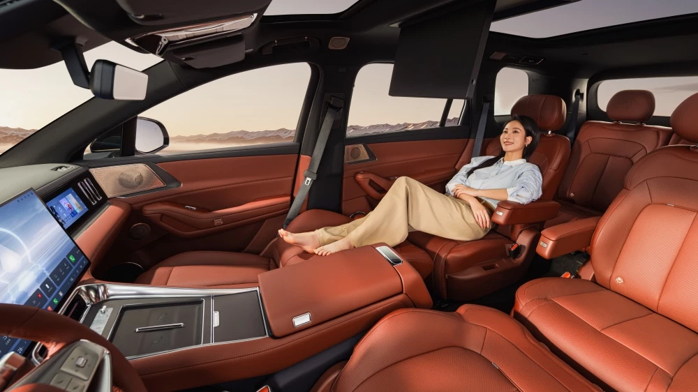Электрический кроссовер Denza N8L EV салон интерьер