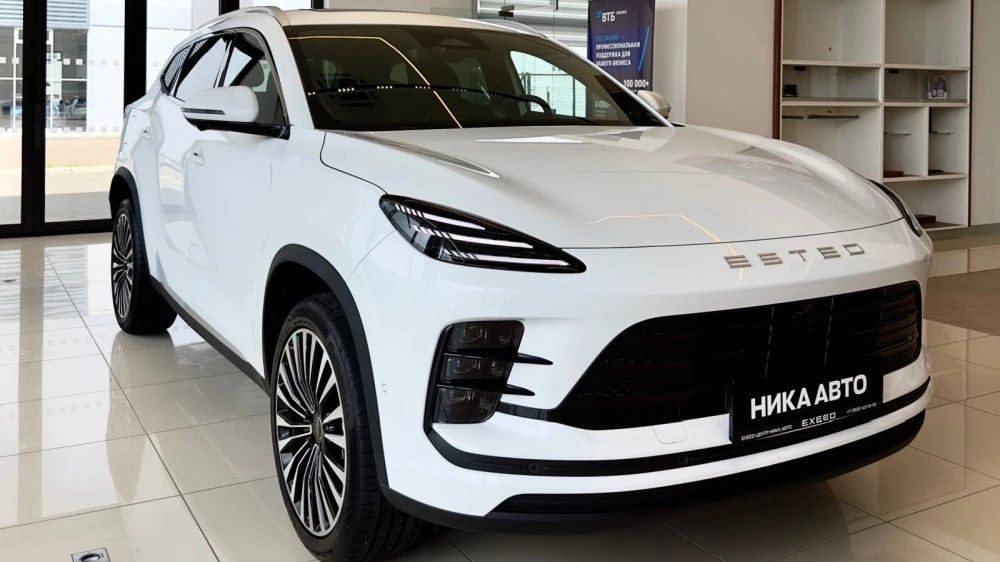 Esteo MX белый спереди сбоку у дилера купить новый Esteo Центр НИКА АВТО Оренбург