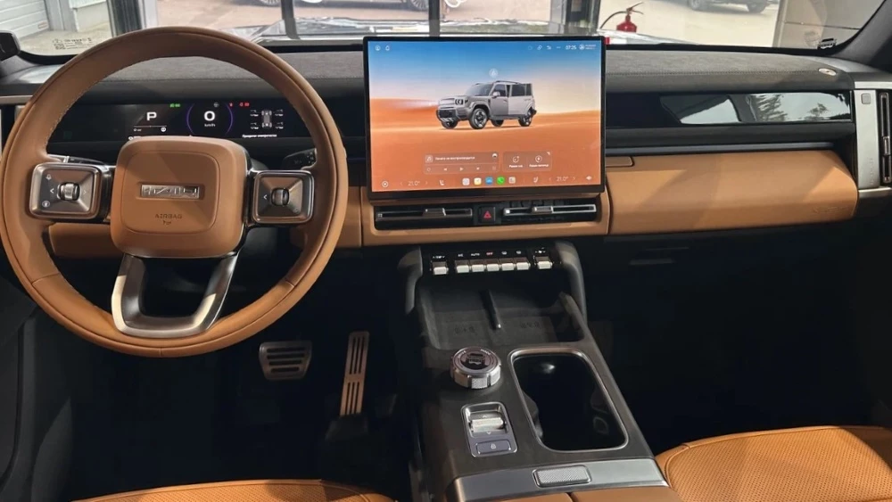 Кроссовер Esteo V27 у дилера в автосалоне Автодом Таганка новый салон интерьер
