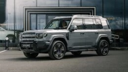 Кроссовер Esteo V27 у дилера в автосалоне ИАТ Волхонский Санкт-Петербург новый сбоку спереди