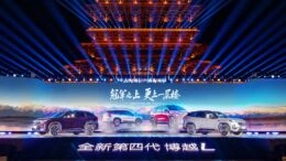 Обновленный гибридный и бензиновый кроссовер Geely Atlas 2027 презентация в Китае