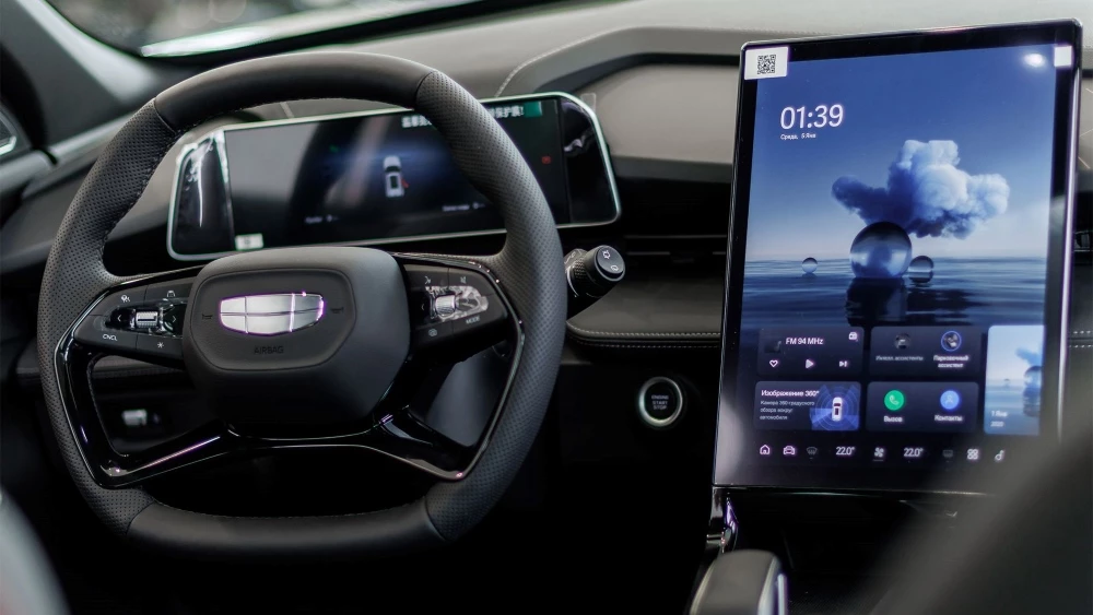 Geely Cityray у дилера в автосалоне Бизнес Кар салон интерьер