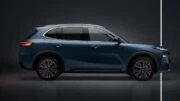 У гибридного Geely EX5 EM-i появился полный привод кроссовер сбоку синий