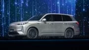 geely galaxy m9 в россии сбоку спереди кроссовер