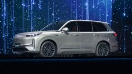 geely galaxy m9 в россии сбоку спереди кроссовер
