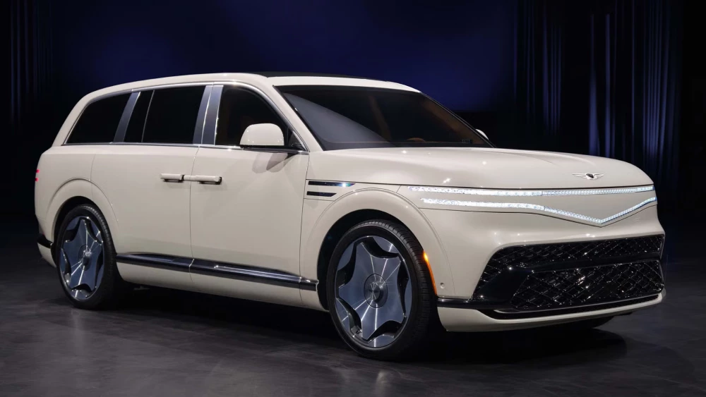 дизайнеры китайских брендов genesis gv90 кроссовер сбоку спереди бежевый