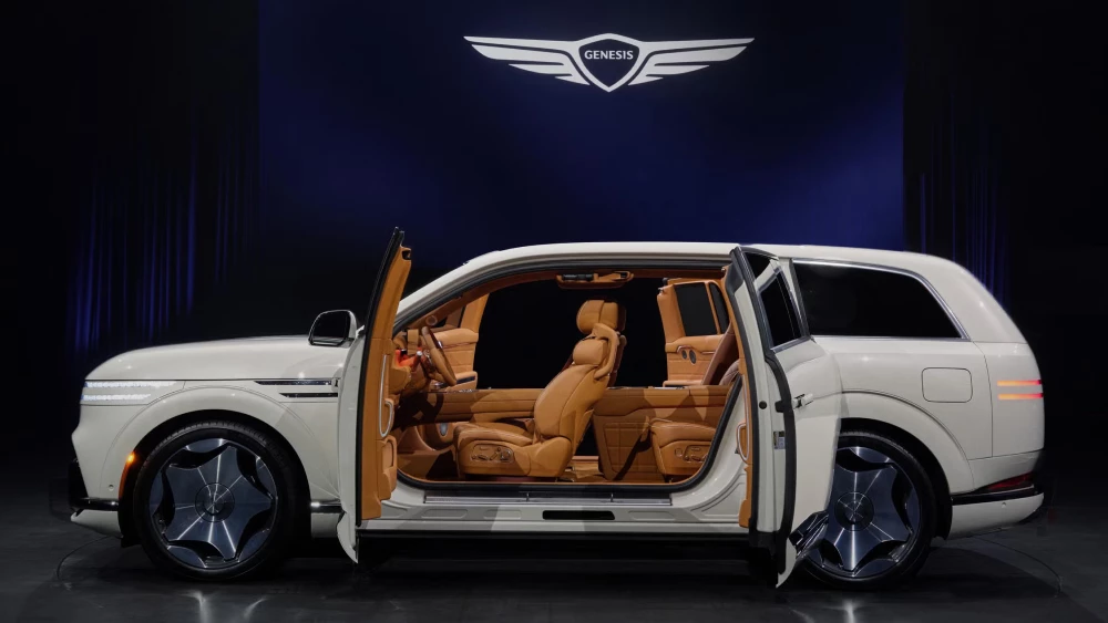 дизайнеры китайских брендов genesis gv90 кроссовер сбоку бежевый