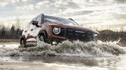 Haval Dargo в воле сбоку спереди полный привод водоем в динамике
