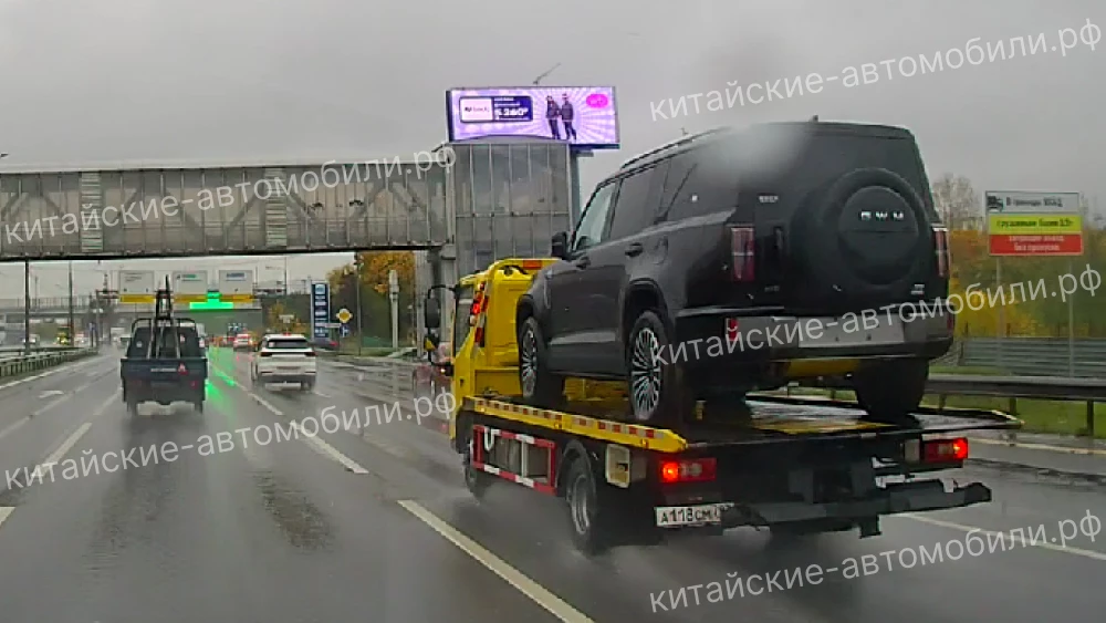Один из первых Haval GWM H10 заметили в России эвакуатор сбоку сзади кроссовер черный