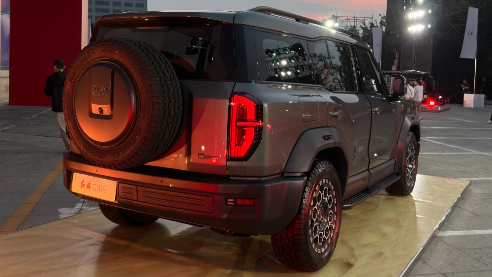 Цены внедорожника Hongqi G919 назвали в Китае сбоку сзади гибрид зеленый