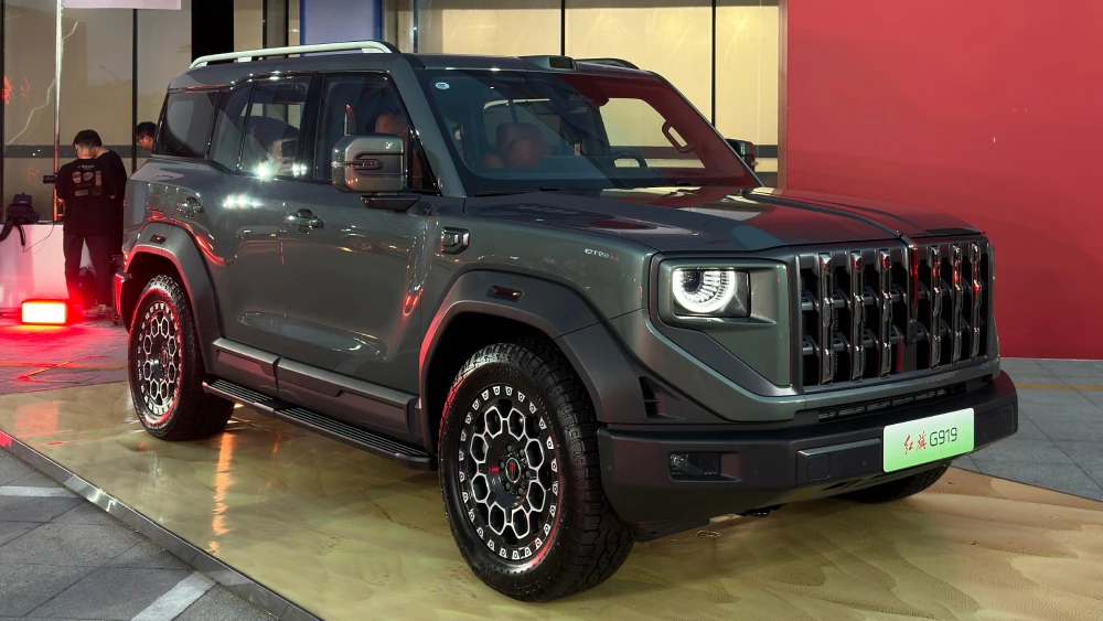 Цены внедорожника Hongqi G919 назвали в Китае сбоку спереди гибрид зеленый