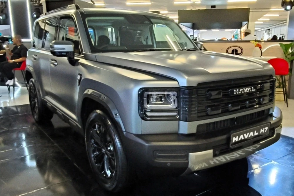 кроссовер haval raptor h7 сбоку спереди