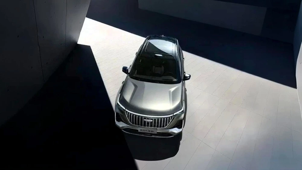 обновлённый кроссовер geely atlas 2027 спереди сверху в Китае