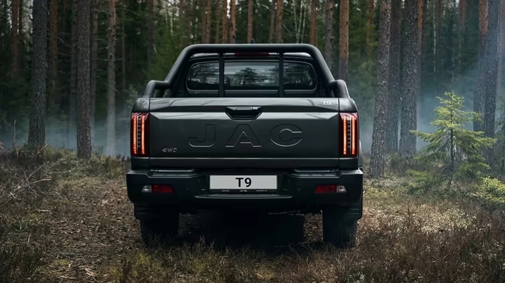Пикап JAC T9 сзади