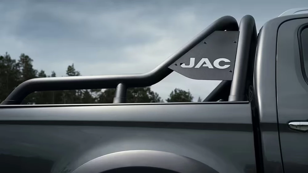 Пикап JAC T9 сбоку спереди кузов 