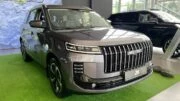 Кроссовер Jeland J6 AWD у дилера в автосалоне сбоку спереди купить новый Ярославль