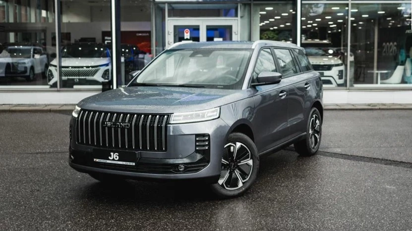 Кроссовер Jeland J6 AWD у дилера в автосалоне сбоку спереди купить новый Максимум Обводный Петербург