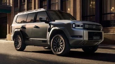 Цены обновленного Jetour G700 назвали в Китае внедорожник гибрид сбоку спереди