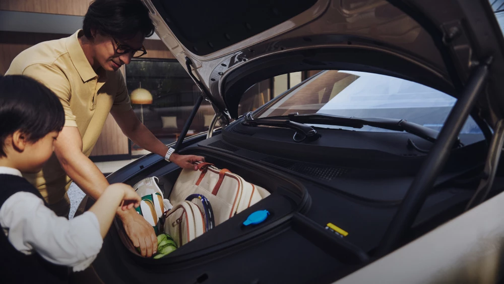 Электрический кроссовер Li Auto i9 салон интерьер багажник под капотом